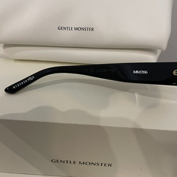 Gentle Monster Statement Black Sunglasses – Trendy Retro Street Style main image 4